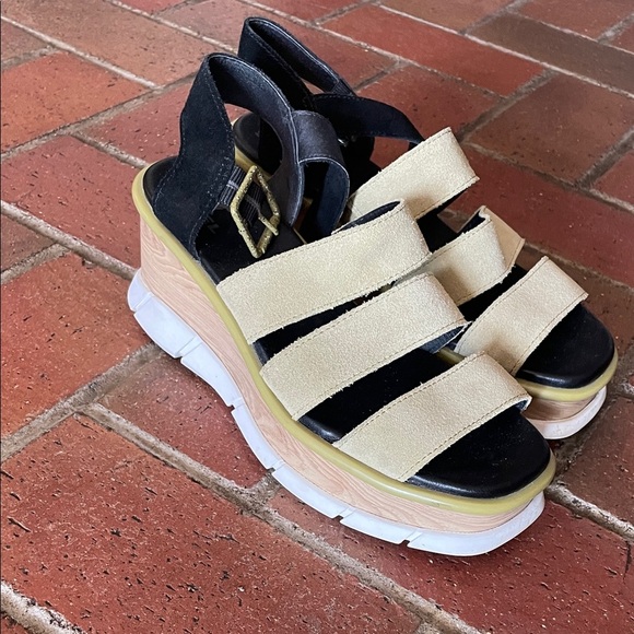 Sorel Women's Joanie III Ankle Strap Sandals - Picture 1 of 7